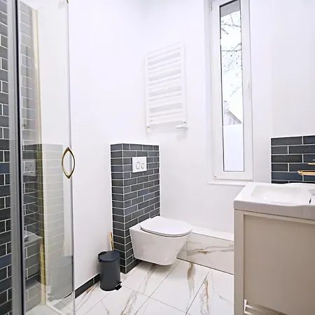 Gustowny Victus Z 2 Sypialniami By Renters Appartement *